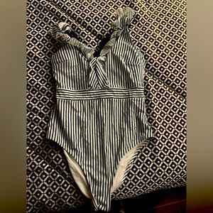 Cupshe one piece bathing suit. New with tags